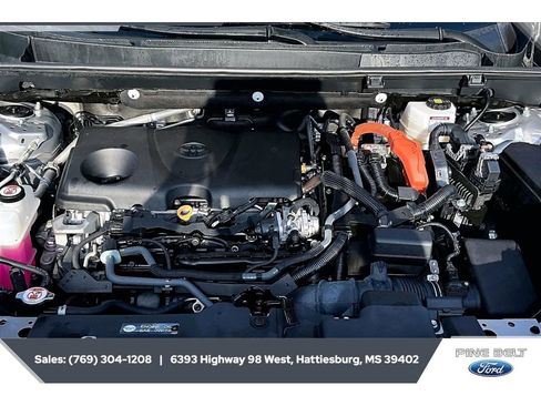 Used 2024 Toyota RAV4 XLE AWD/4WD image 8