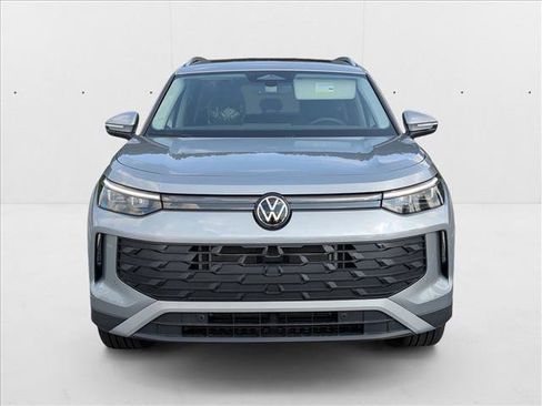 New 2025 Volkswagen Tiguan SE image 5