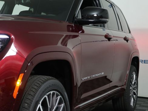 New 2026 Jeep Grand Cherokee Summit AWD/4WD image 11