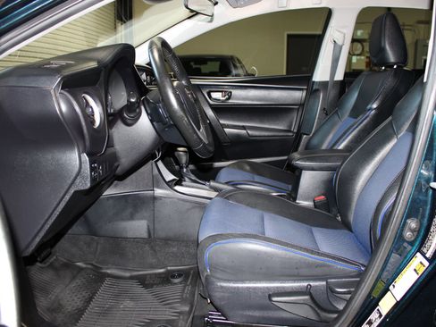 Used 2017 Toyota Corolla SE FWD image 8