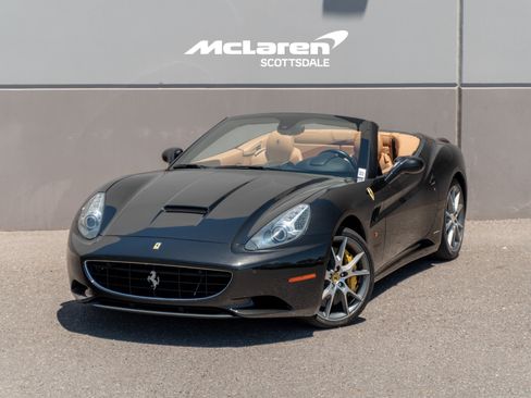 Used 2014 Ferrari California RWD image 1