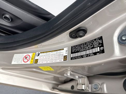 Used 2017 Toyota Prius Prime Advanced image 19