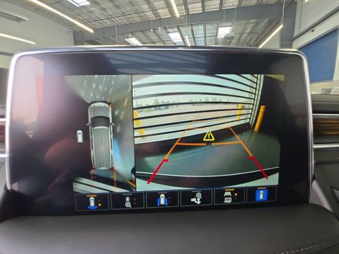Used 2023 Chevrolet Suburban High Country AWD/4WD image 16