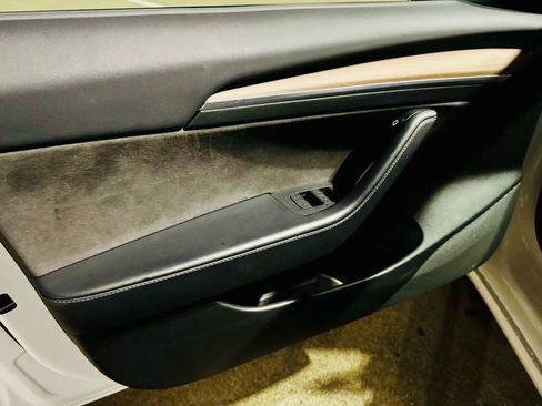 Used 2021 Tesla Model 3 Standard Range Plus image 30