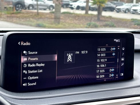 Used 2020 Lexus RX 350L Premium image 9