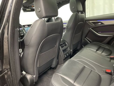 Used 2024 Jaguar F-PACE R-Dynamic S image 23