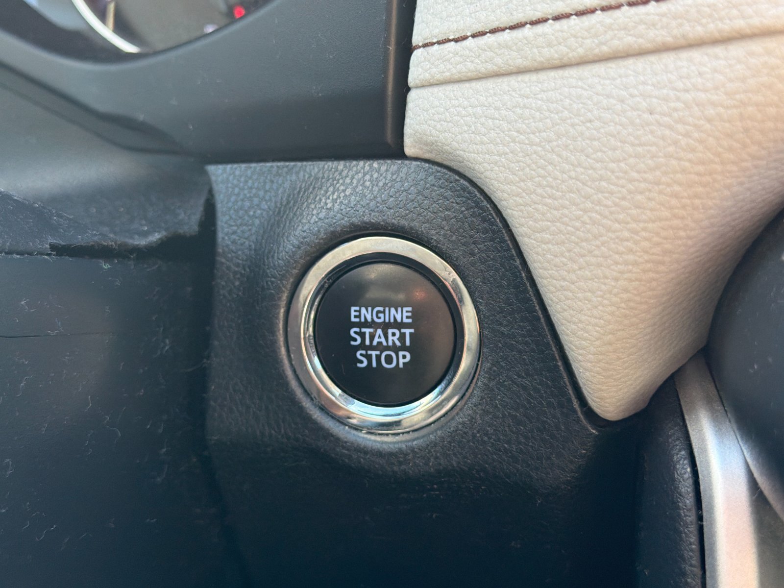 Used 2022 Toyota RAV4 XLE w/ Convenience Package FWD image 16
