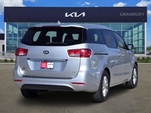 Used 2017 Kia Sedona LX w/ LX Essentials Premium Package image 5