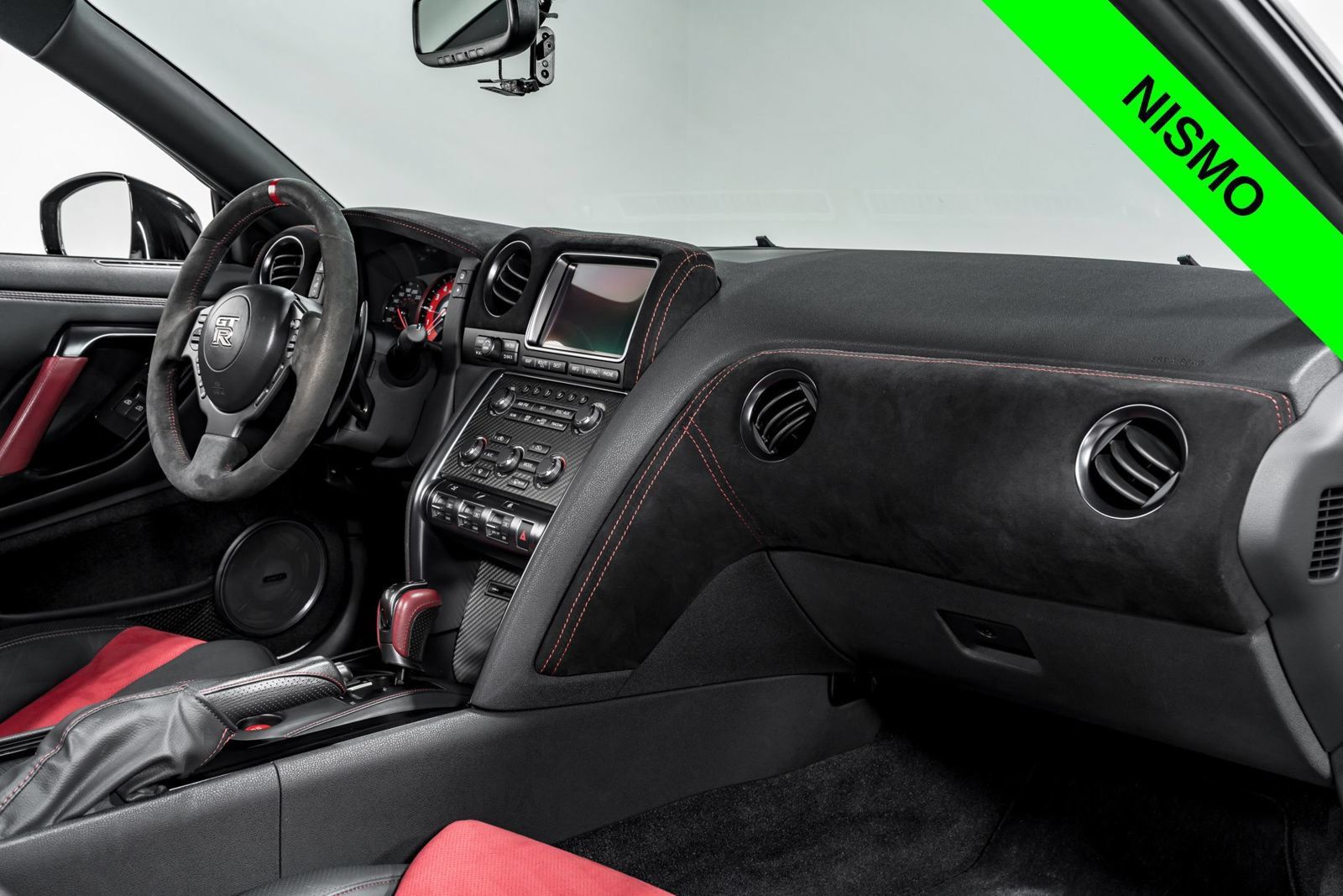 Used 2016 Nissan GT-R NISMO AWD/4WD image 30