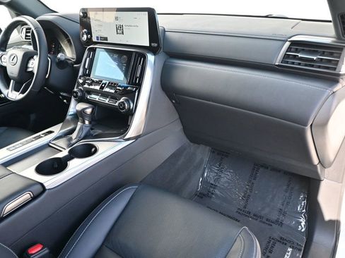 Used 2024 Lexus LX 600 F Sport image 9