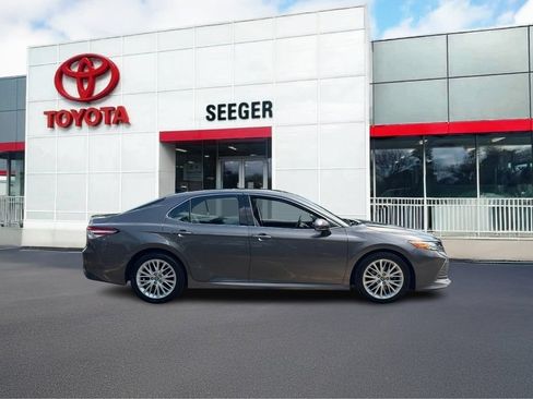 Used 2019 Toyota Camry XLE FWD image 2