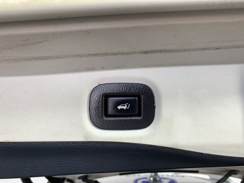 Used 2019 Nissan Rogue SL FWD image 34