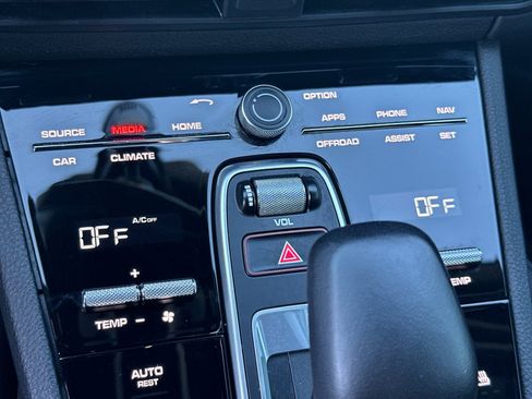 Used 2023 Porsche Cayenne image 21