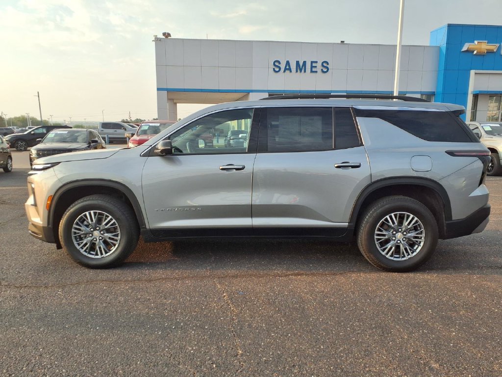 Used 2025 Chevrolet Traverse LT w/ Driver Confidence Package FWD image 4