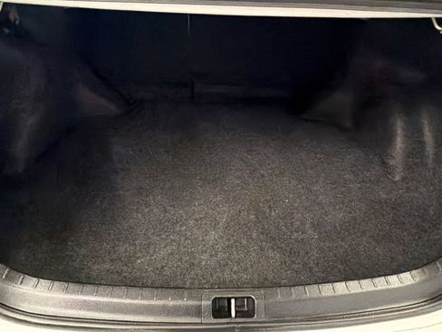 Used 2014 Toyota Corolla LE FWD image 12