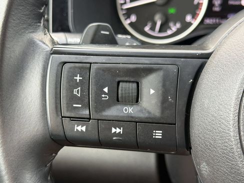 Used 2025 Nissan Pathfinder SV AWD/4WD image 17
