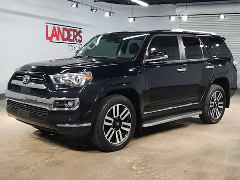 Used 2024 Toyota 4Runner Limited AWD/4WD image 3