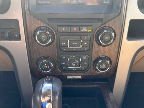 Used 2014 Ford F150 Lariat w/ Lariat Chrome Package AWD/4WD image 38