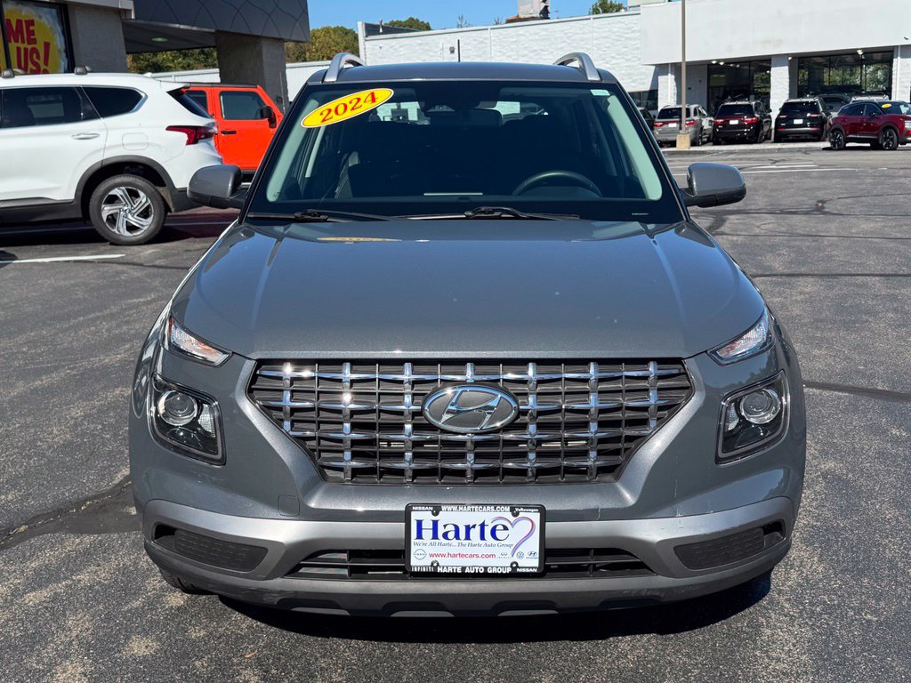 Used 2024 Hyundai Venue SEL FWD image 2