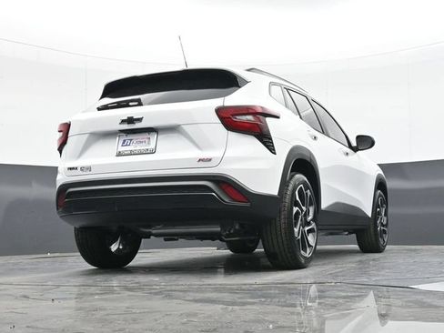 New 2026 Chevrolet Trax RS w/ Sunroof Package FWD image 39