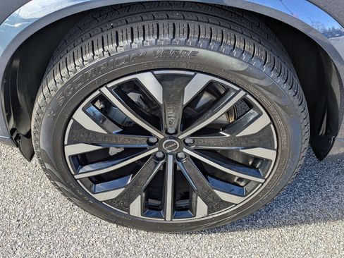 Used 2025 Volvo XC90 B6 Plus image 10