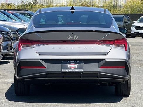 New 2025 Hyundai Elantra SEL image 7