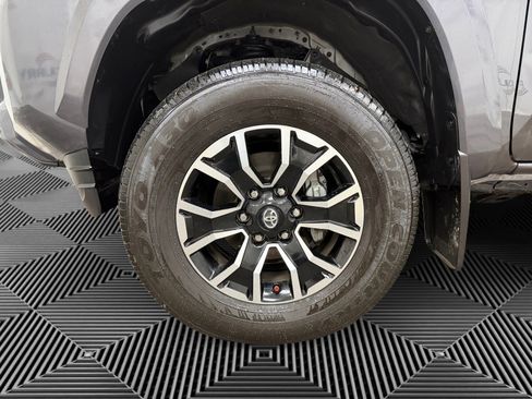 Used 2022 Toyota Tacoma TRD Sport w/ Technology Package image 14