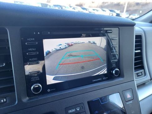 Used 2019 Toyota Sienna LE image 21