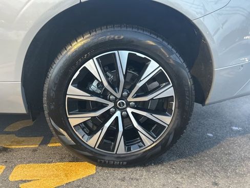 Certified 2025 Volvo XC60 B5 Plus image 9