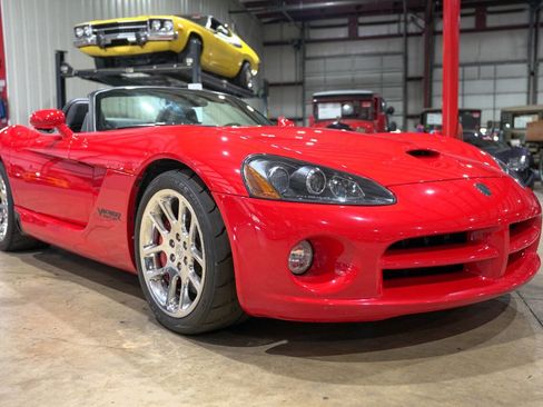 Used 2004 Dodge Viper SRT-10 image 12
