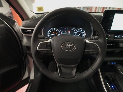 Certified 2022 Toyota Highlander XLE image 20
