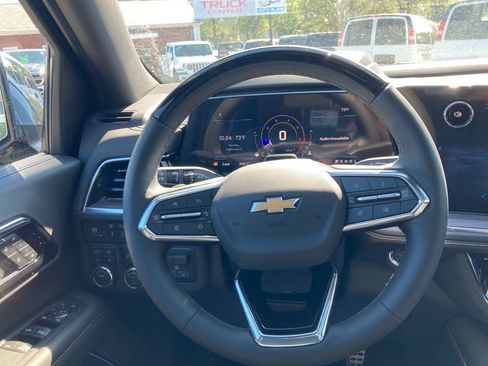 New 2025 Chevrolet Suburban Premier AWD/4WD image 5