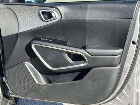 Used 2023 Kia Soul LX w/ LX Technology Package image 24