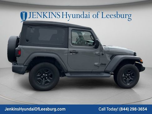 Used 2022 Jeep Wrangler Sport AWD/4WD image 4