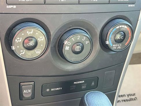 Used 2013 Toyota Corolla LE image 26