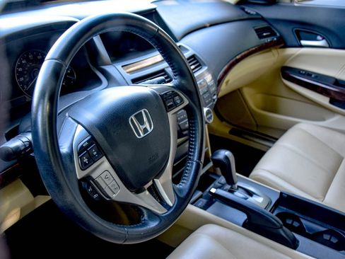 Used 2010 Honda Crosstour EX-L image 11