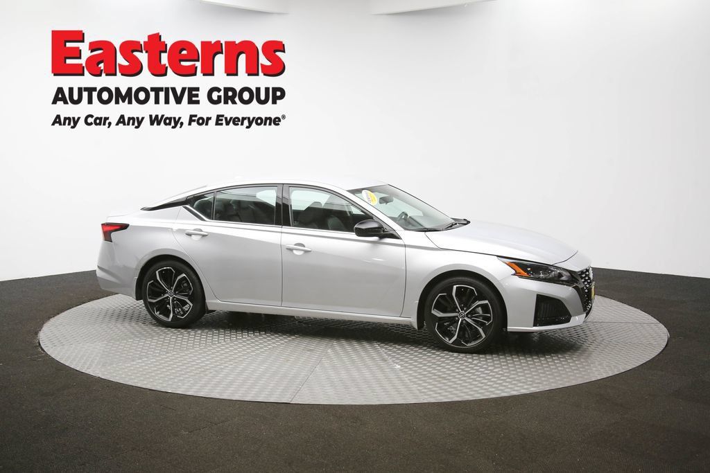 Used 2023 Nissan Altima 2.5 SR FWD image 45