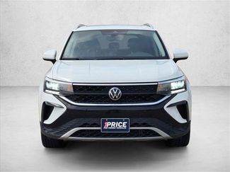 Used 2024 Volkswagen Taos SE w/ Panoramic Sunroof Package FWD video 2