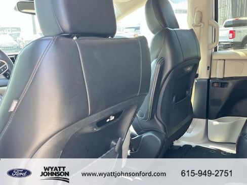 Used 2023 Chrysler Pacifica Touring-L image 20