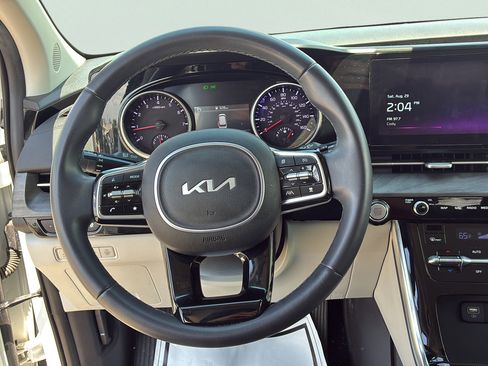 Used 2024 Kia Carnival EX FWD image 19