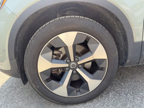 Certified 2023 Volvo XC40 B5 Plus w/ Driver Assist Package image 9