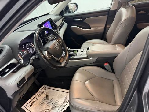 Used 2023 Toyota Highlander XLE FWD image 10
