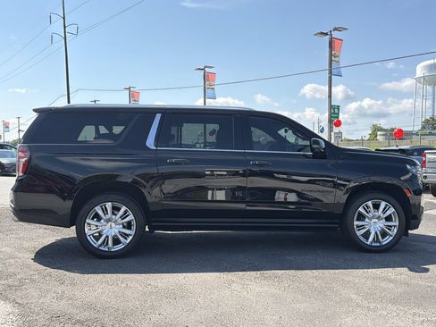 Used 2022 Chevrolet Suburban High Country RWD image 7
