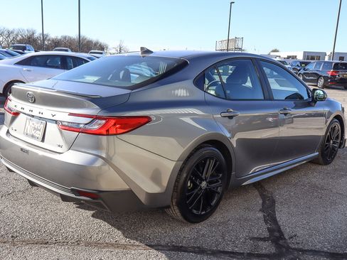 Used 2025 Toyota Camry SE image 4