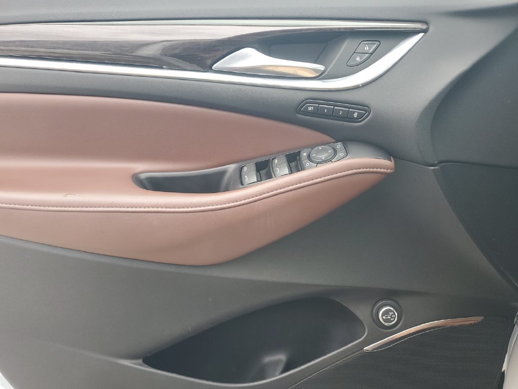 Used 2020 Buick Enclave Avenir w/ Avenir Technology Package FWD image 25