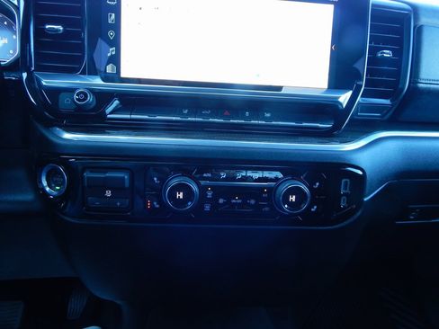 Used 2025 Chevrolet Silverado 2500 LT w/ Convenience Package image 24