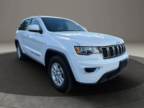Used 2019 Jeep Grand Cherokee Laredo RWD image 2