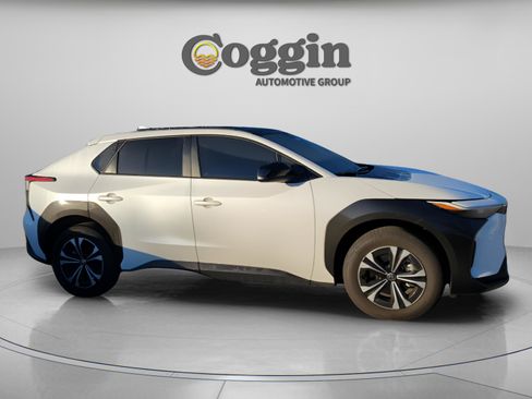 Used 2024 Toyota bZ4X XLE image 5