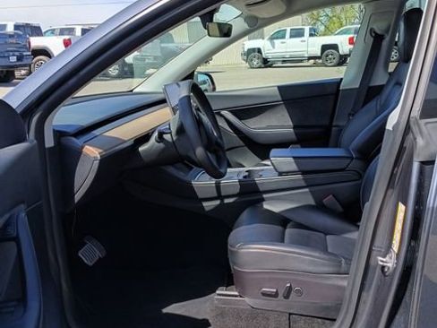 Used 2022 Tesla Model Y Performance AWD/4WD image 24