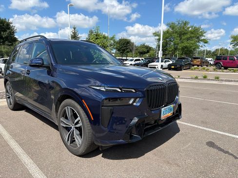 Used 2024 BMW X7 xDrive40i w/ Executive Package AWD/4WD image 2